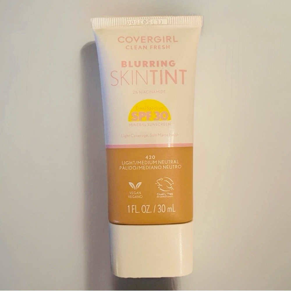 COVERGIRL Clean Fresh Blurring Skin Tint With SPF 30 | 420 Light/Medium Neutral